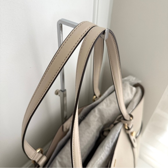 NWT Brand New Michael Kors Beige Tote Bag - Picture 3 of 6